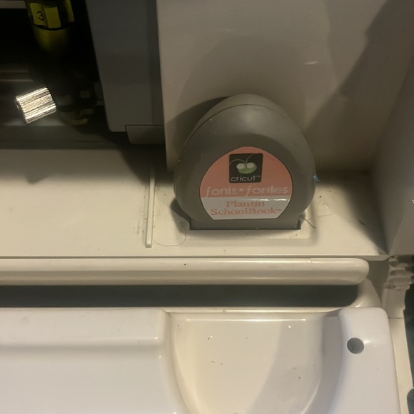 Cricut Expression vinyl cutting machine - Picture 4 of 4